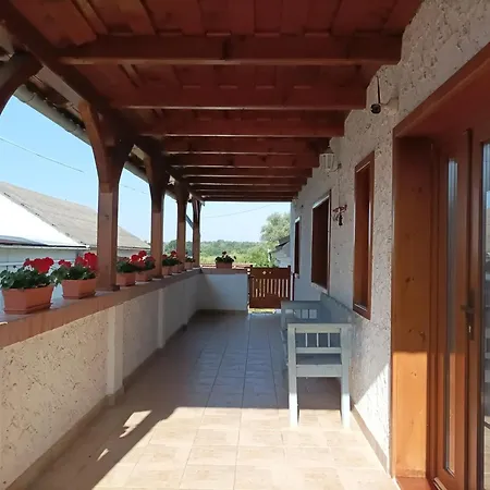 Boronka Vendeghaz Apartment